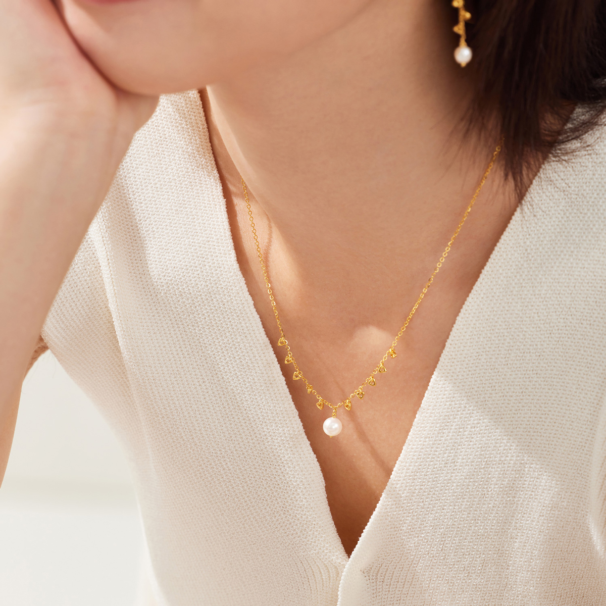 六福珠宝几何灵动黄金手链女5G足金O字链珍珠首饰计价FDG0005DS【联系客服补货】