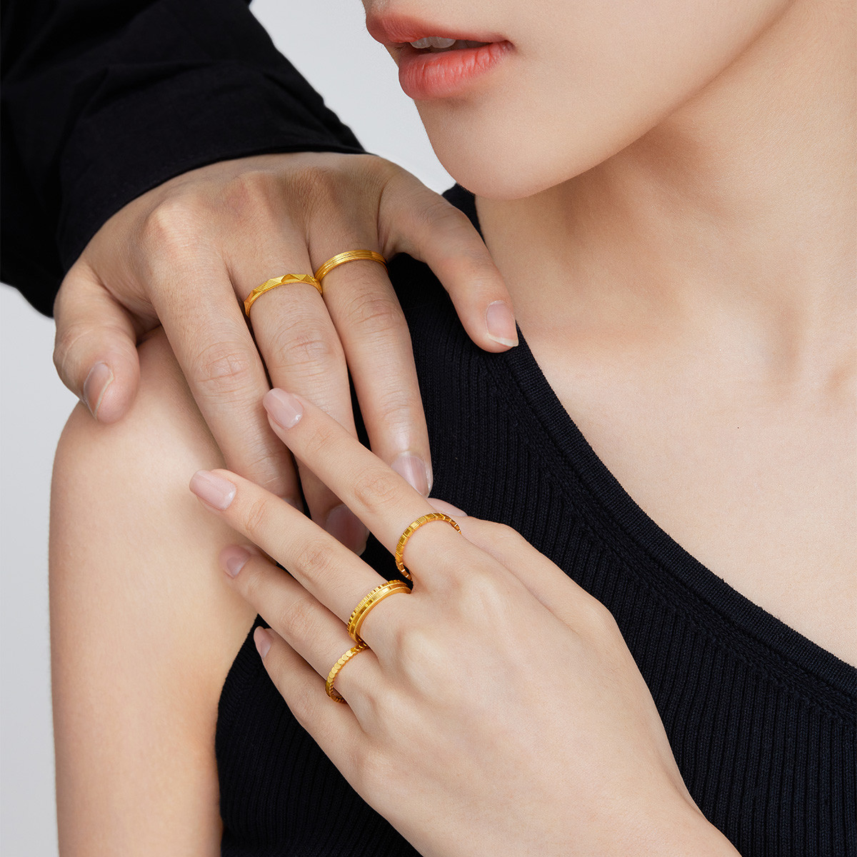 六福珠宝几何车花黄金戒指实心足金闭口戒指男款计价F63TBGR0019【联系客服补货】