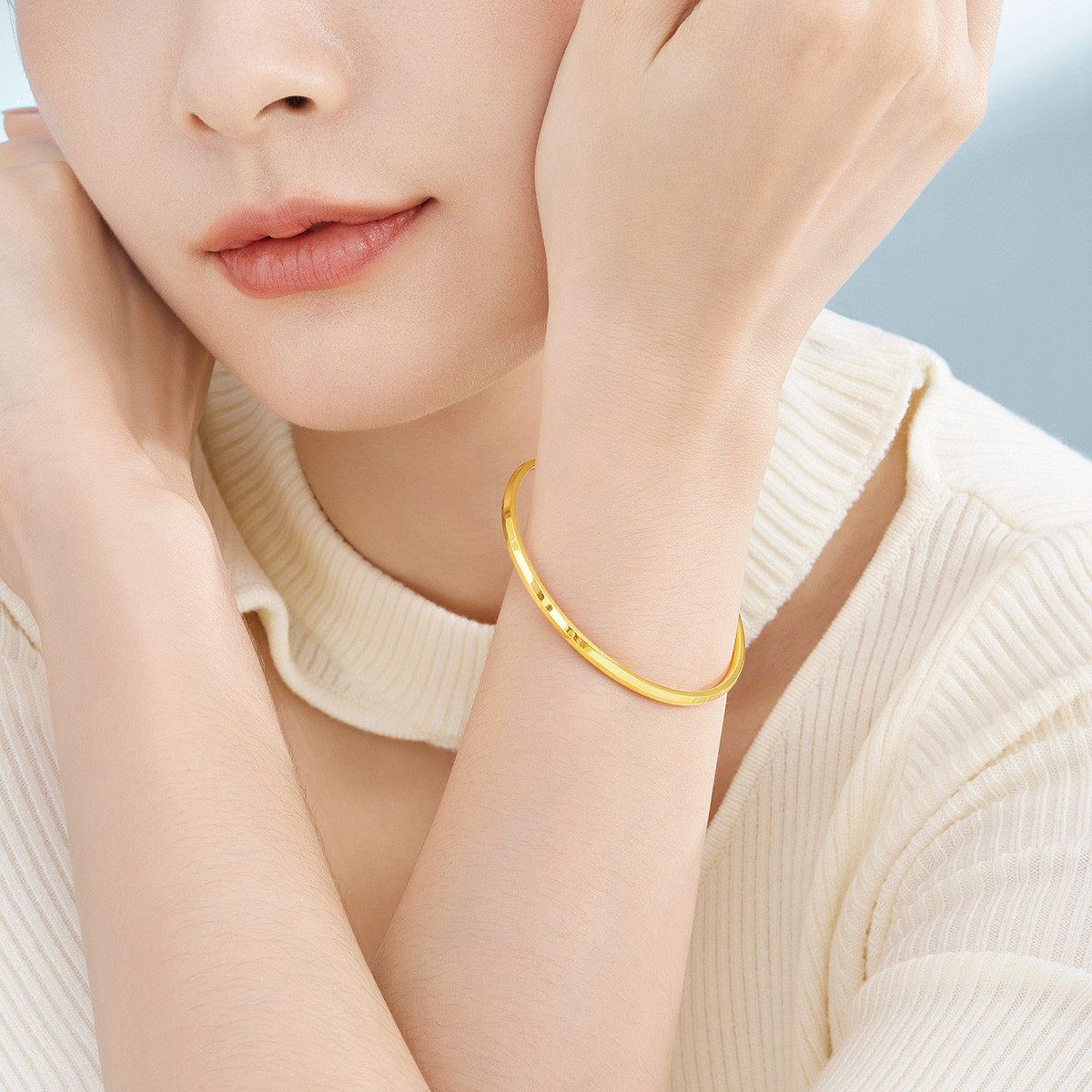 六福珠宝光面黄金手镯女素圈足金圆镯实心可刻字计价F63TBGB0057【联系客服补货】