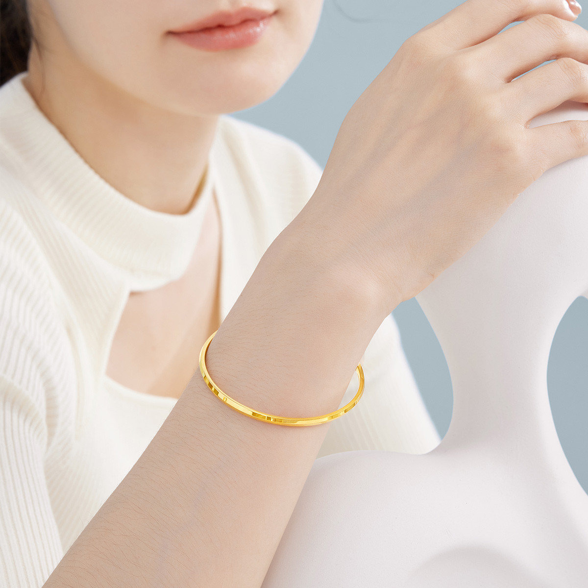 六福珠宝光面黄金手镯女素圈足金圆镯实心可刻字计价F63TBGB0057【联系客服补货】