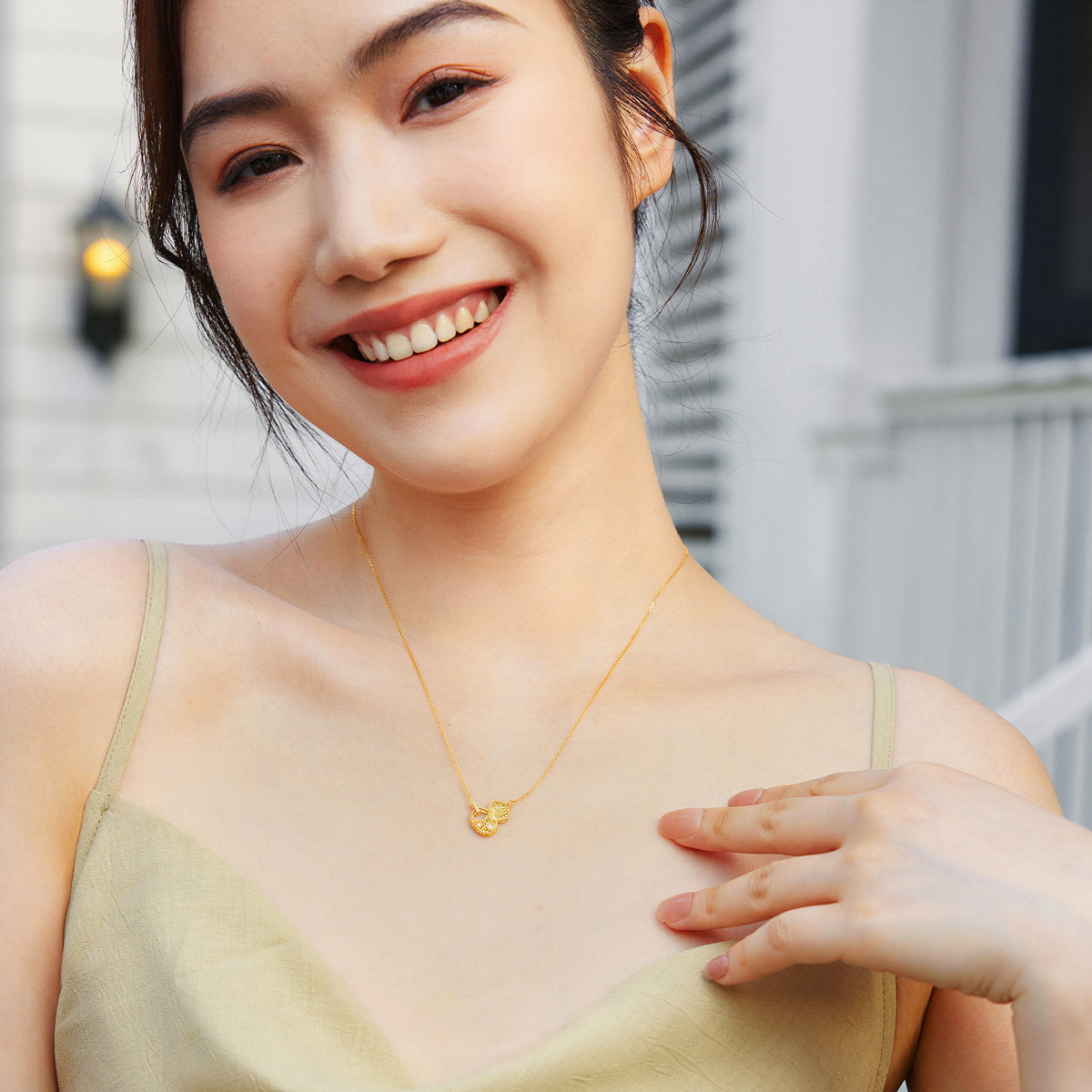 六福珠宝葫芦18k钻石项链女款钻石吊坠套链正品定价bADSKN0001Y【联系客服补货】