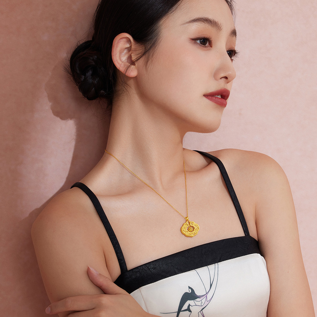 六福珠宝福满传家如意金锁包黄金吊坠女花丝镂空计价F41TBGP0005【1V1直播看货】