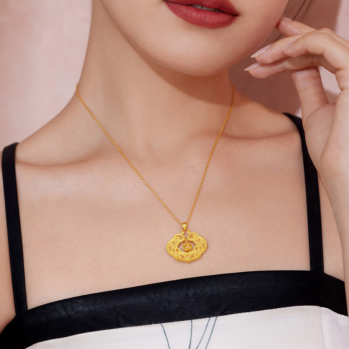 六福珠宝福满传家如意金锁包黄金吊坠女花丝镂空计价F41TBGP0005【1V1直播看货】