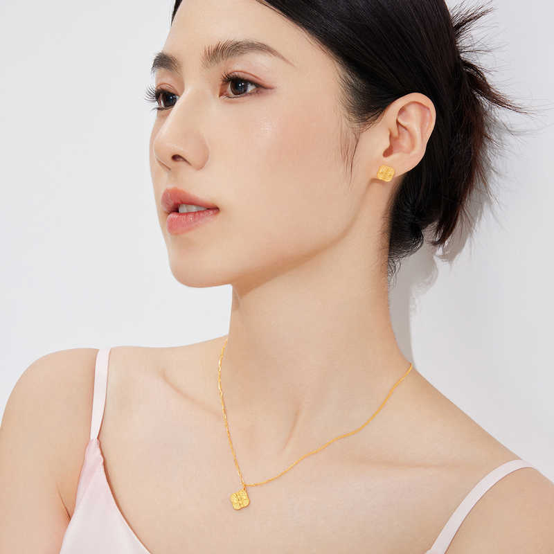 六福珠宝四叶草菱格AV链纹黄金项链套链计价HEG0004DS