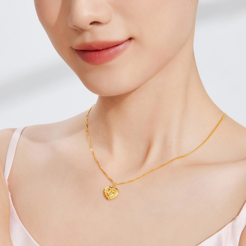 六福珠宝黄金项链悦动心闪足金爱心碎碎冰项链女款计价HEG0001DS【联系客服补货】