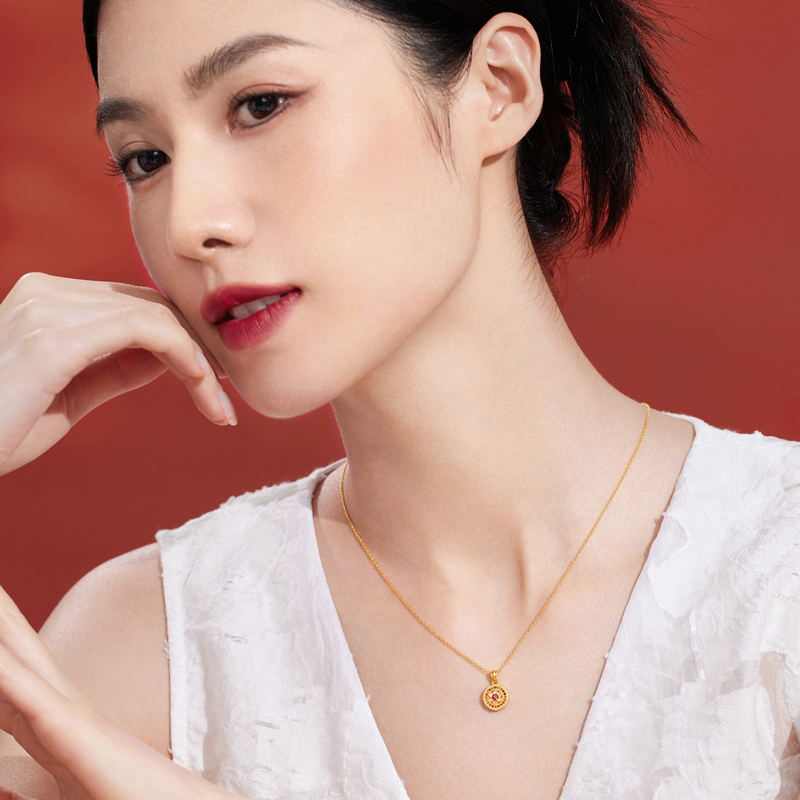 六福珠宝福满传家唐潮福莲平安黄金吊坠女红宝石莲花挂坠黄金镶钻021196PA