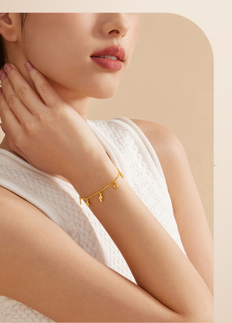 六福珠宝灵感系列欢乐妙曲黄金手链女音符足金挂坠计价GJG0030DS