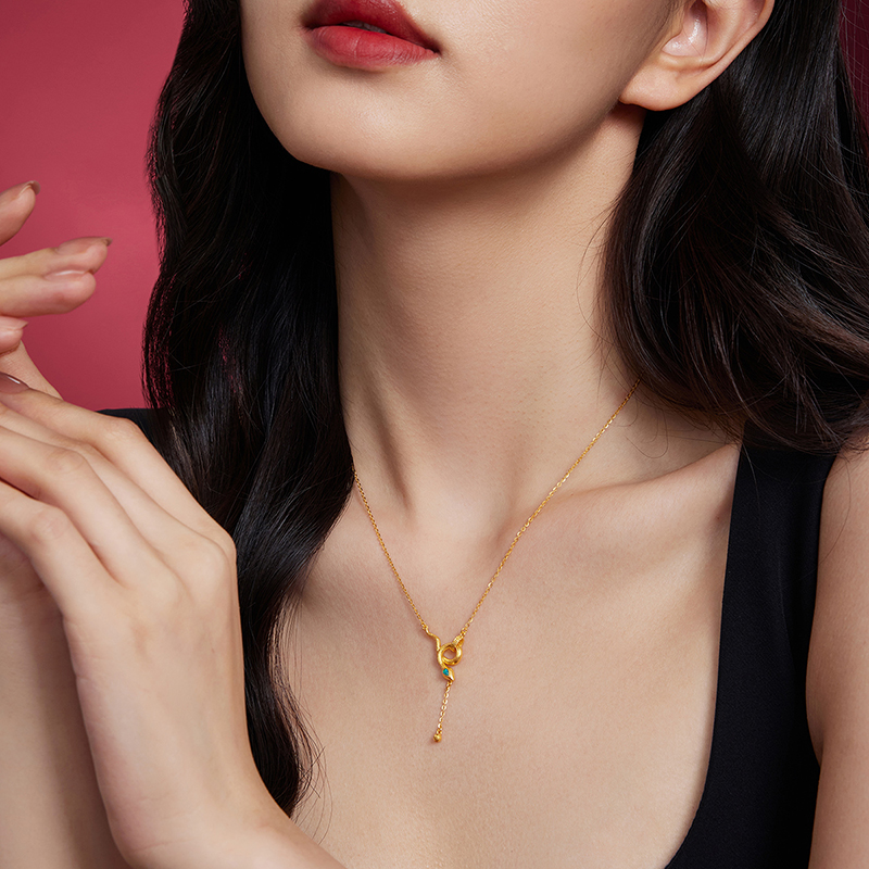 六福珠宝生肖蛇黄金项链女款时尚Y字链流苏锁骨链计价GJG0035DS