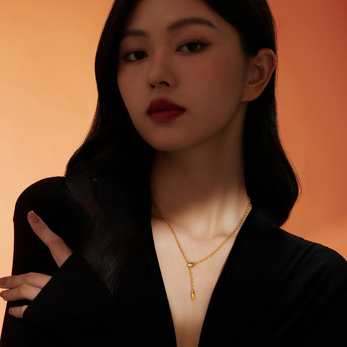六福珠宝湖眼黄金项链女时尚生肖蛇Y字链流苏锁骨链计价GJG0050DS情人节