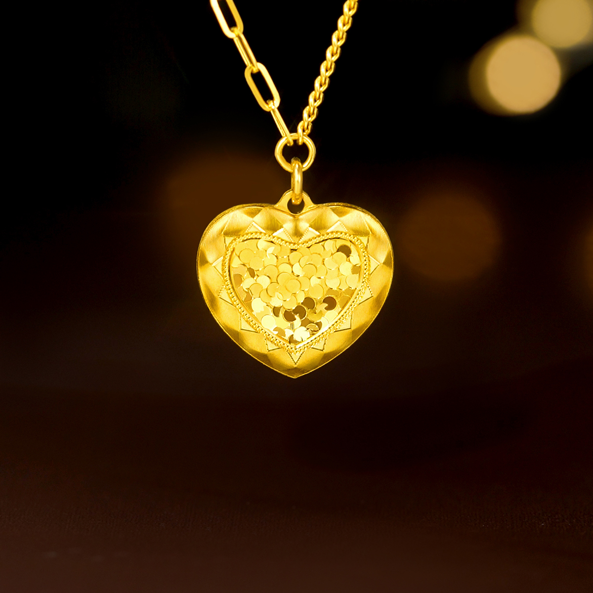 六福珠宝黄金项链悦动心闪足金爱心碎碎冰项链女款计价HEG0001DS【联系客服补货】