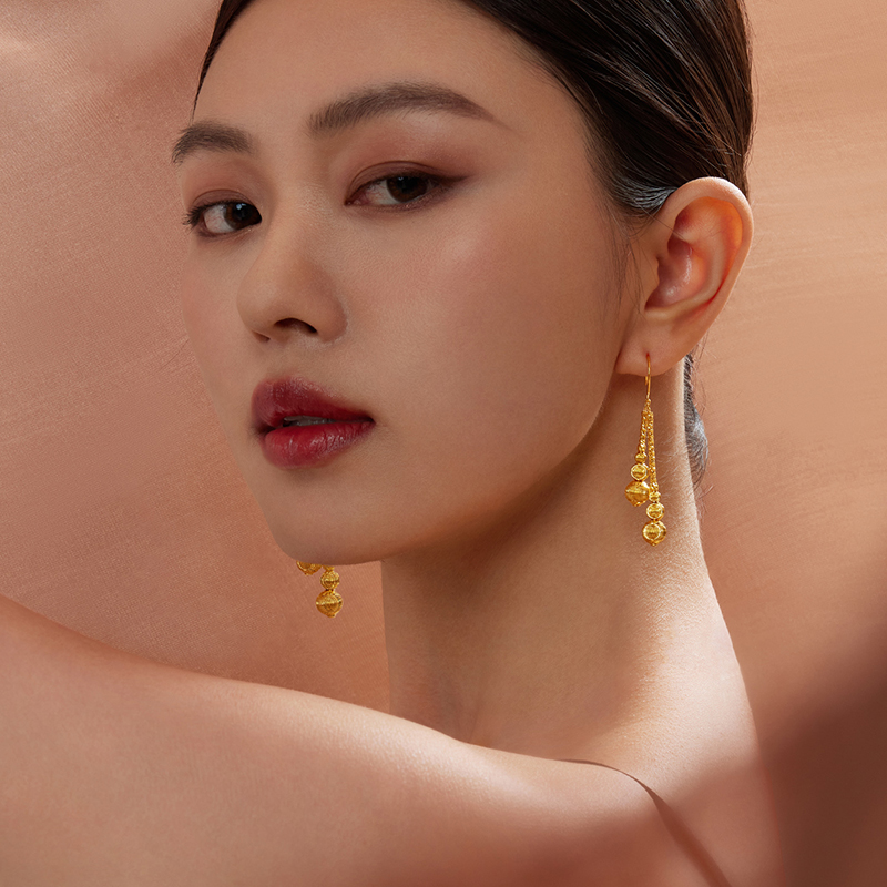 六福珠宝光影金幻影金珠黄金耳环耳坠女爆闪流苏耳饰计价020484ea【视频看货】