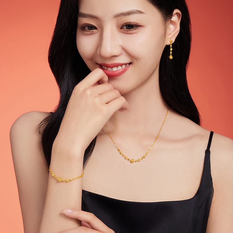 【店庆特惠】六福珠宝波光粼粼黄金手链女时尚车花金珠双层手链计价GJG0074DS