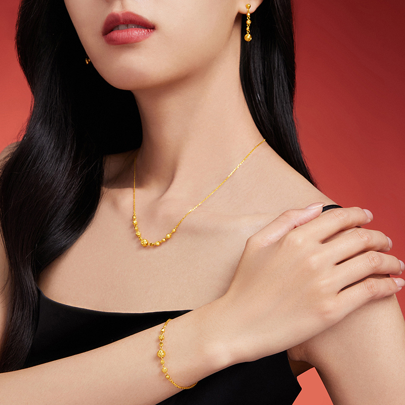 【店庆特惠】六福珠宝波光粼粼黄金手链女时尚车花金珠双层手链计价GJG0074DS