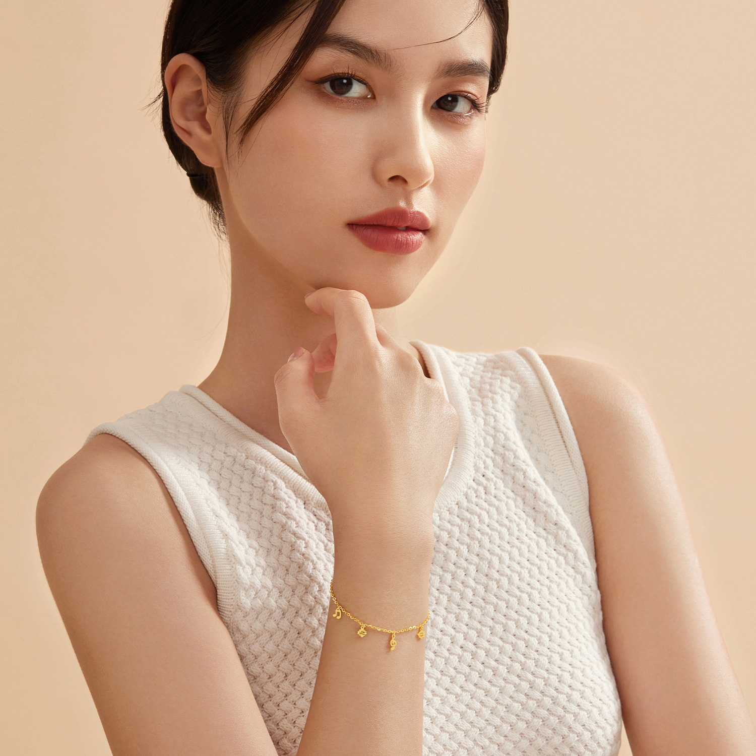 六福珠宝灵感系列欢乐妙曲黄金手链女音符足金挂坠计价GJG0030DS