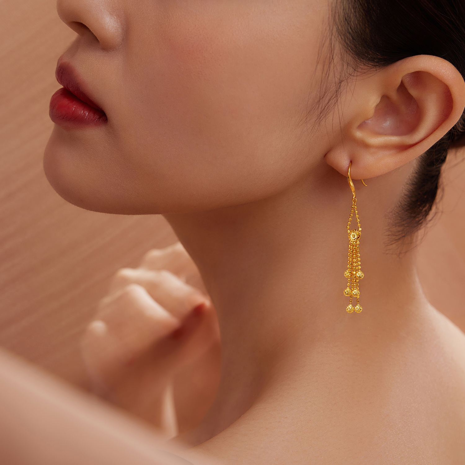 六福珠宝光影金足金镭射流光流苏黄金耳环耳坠 计价 024397ea【联系客服补货】