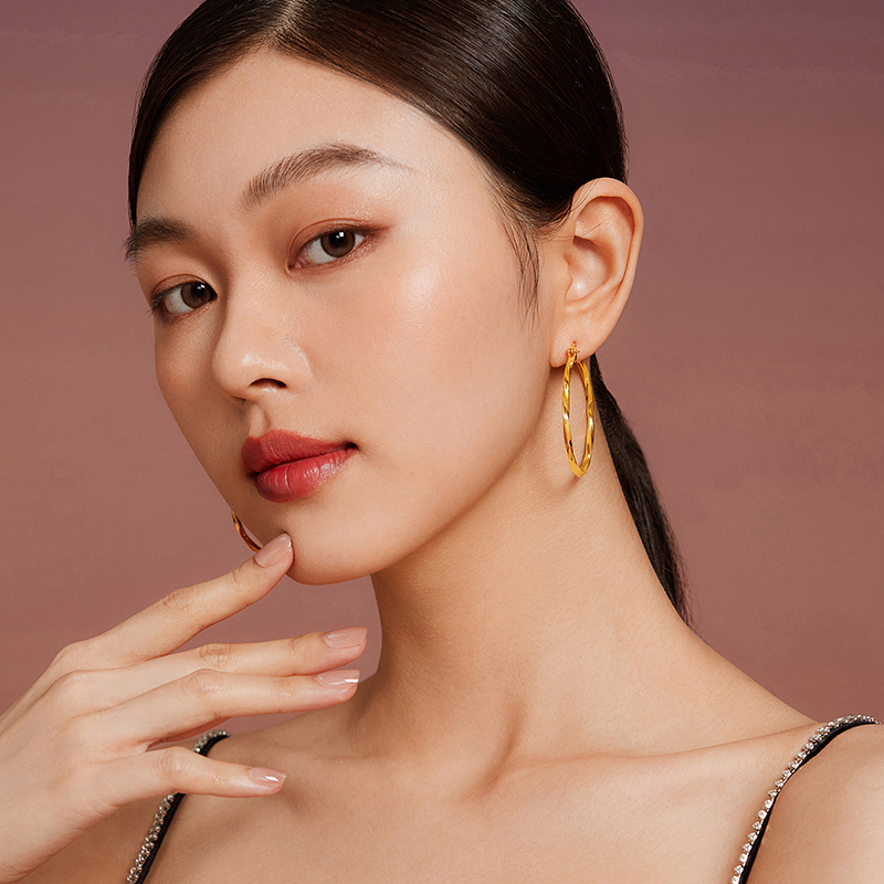 六福珠宝莫比乌斯环黄金耳环女时尚足金耳饰计价A01TBGE0010人气品类