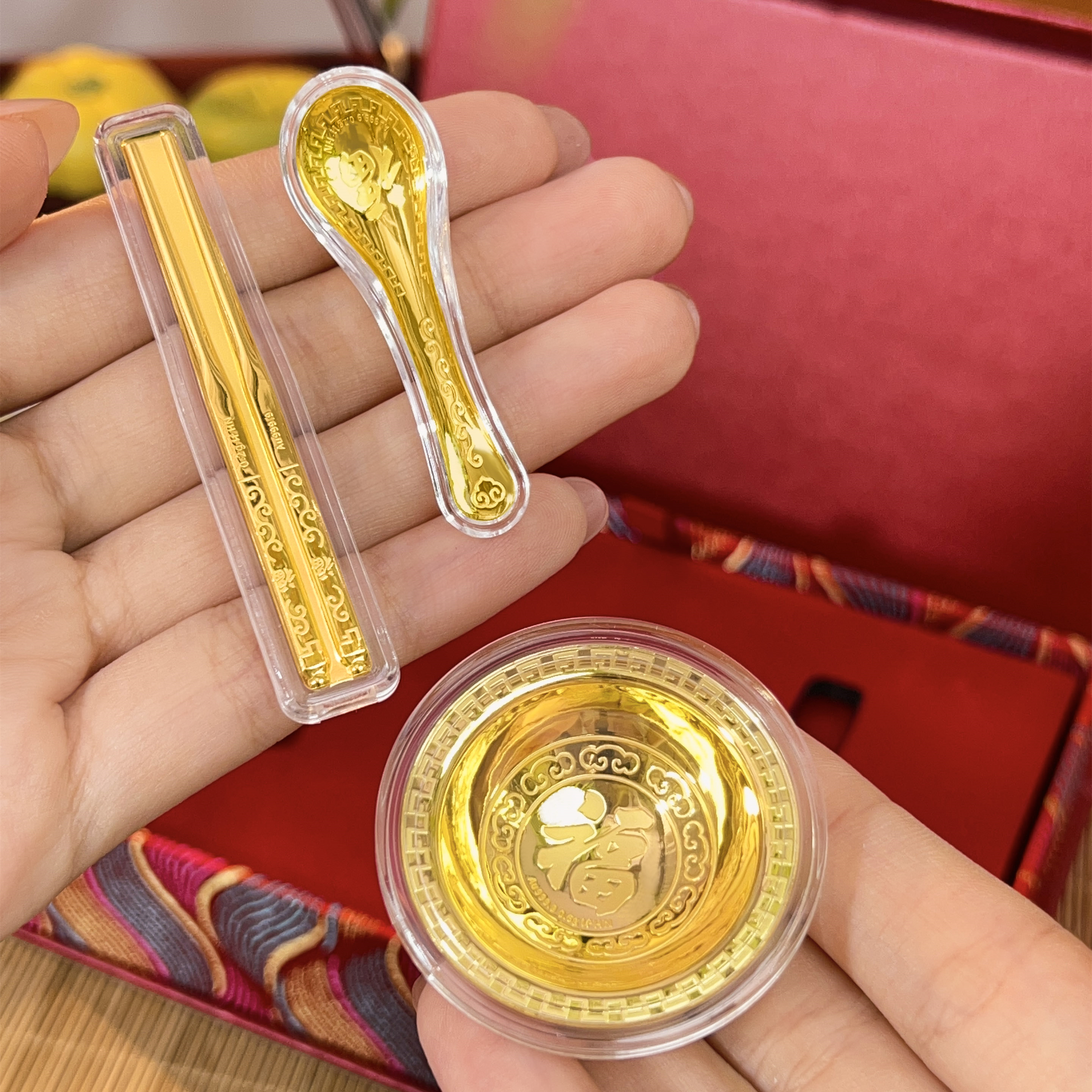 六福珠宝足金摆件吉祥有福金饭碗黄金礼盒端午送礼定价HNA10029摆件榜