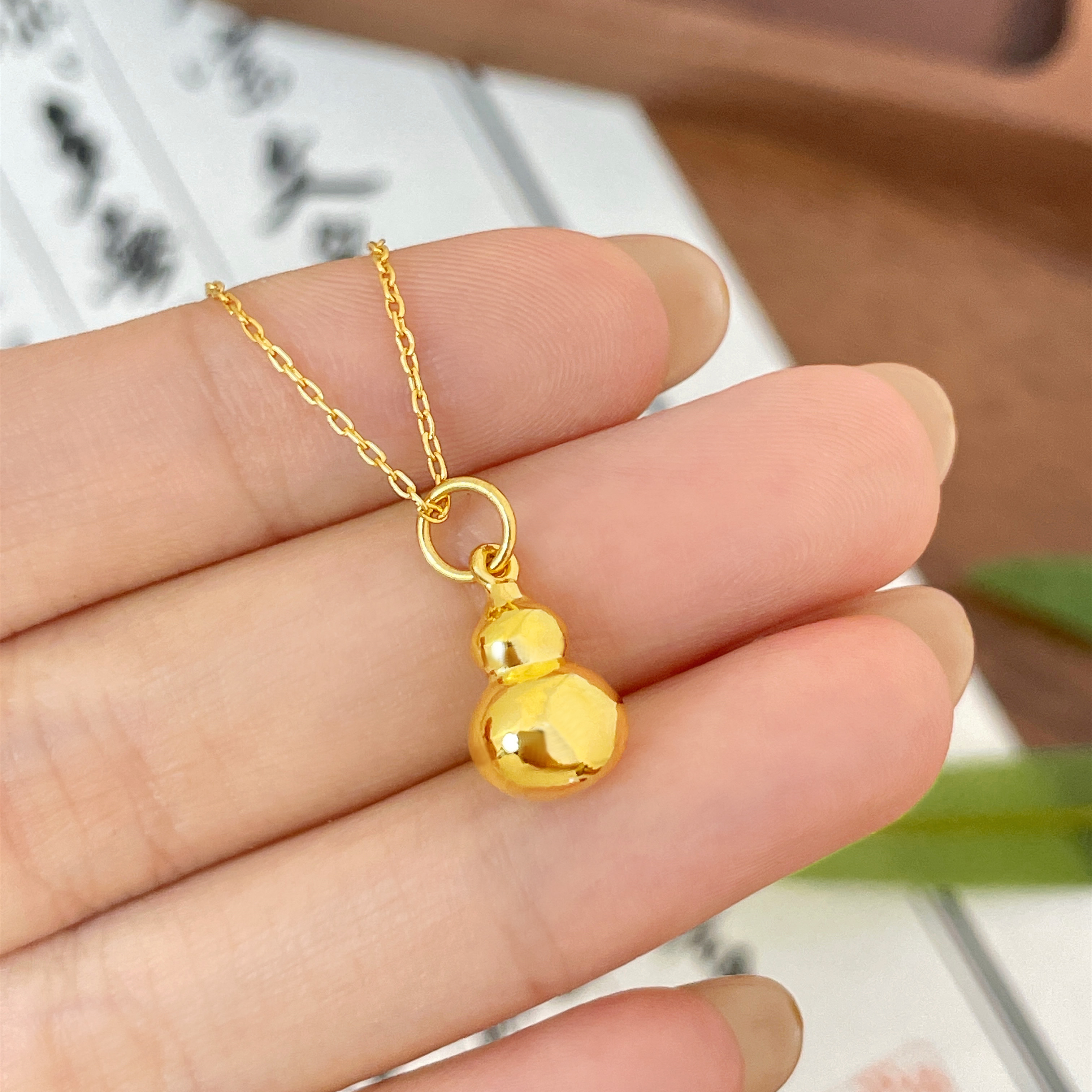 六福珠宝吉祥小葫芦黄金吊坠女款足金挂坠金饰计价L01GTBP0009