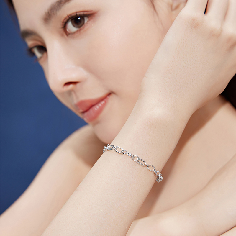 六福珠宝环环相扣铂金手链Pt950女款双层白金手链计价F63P0007DS