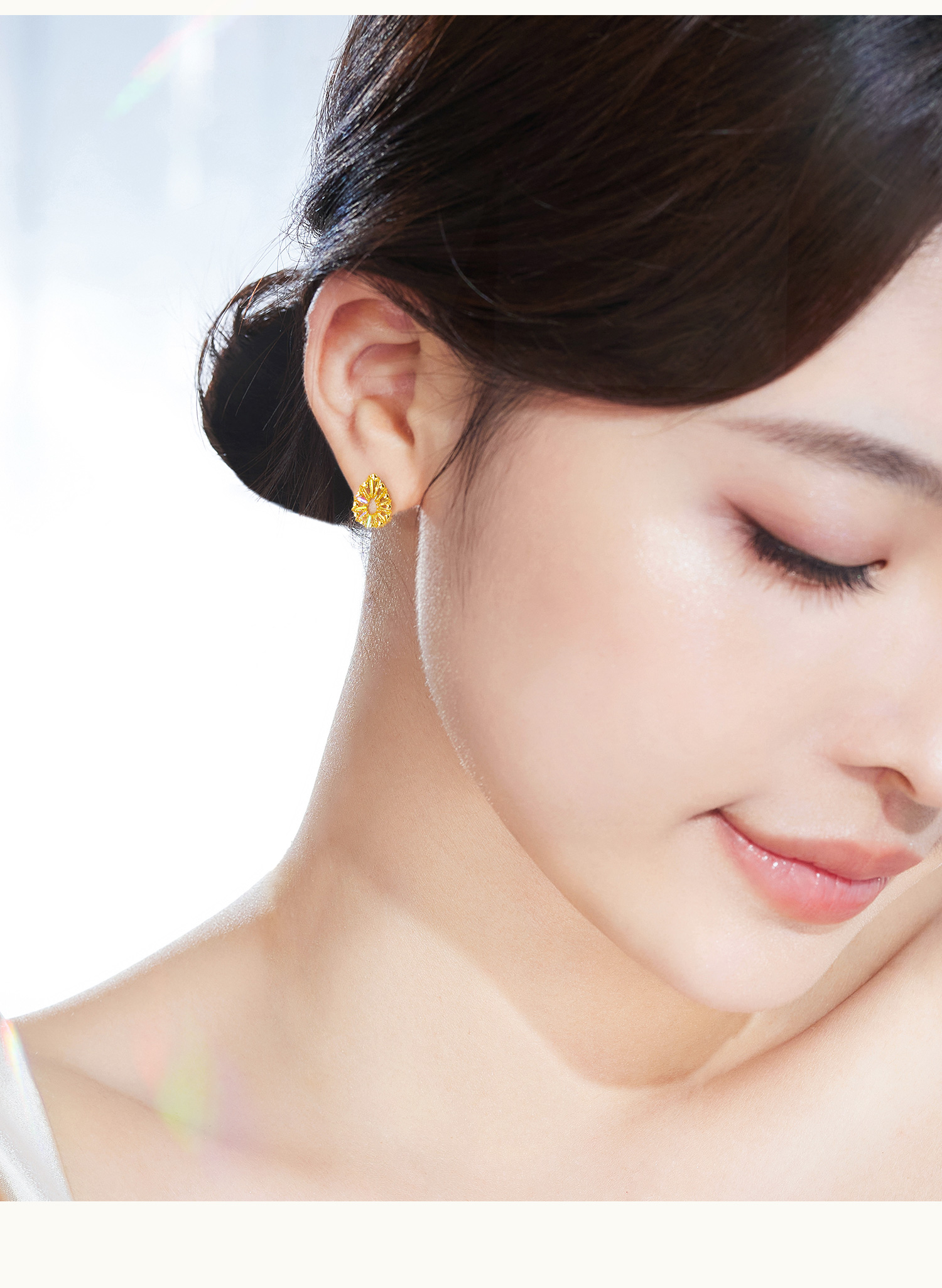 六福珠宝冰·钻水滴黄金耳钉女款炫彩色耳饰GJA0019DS