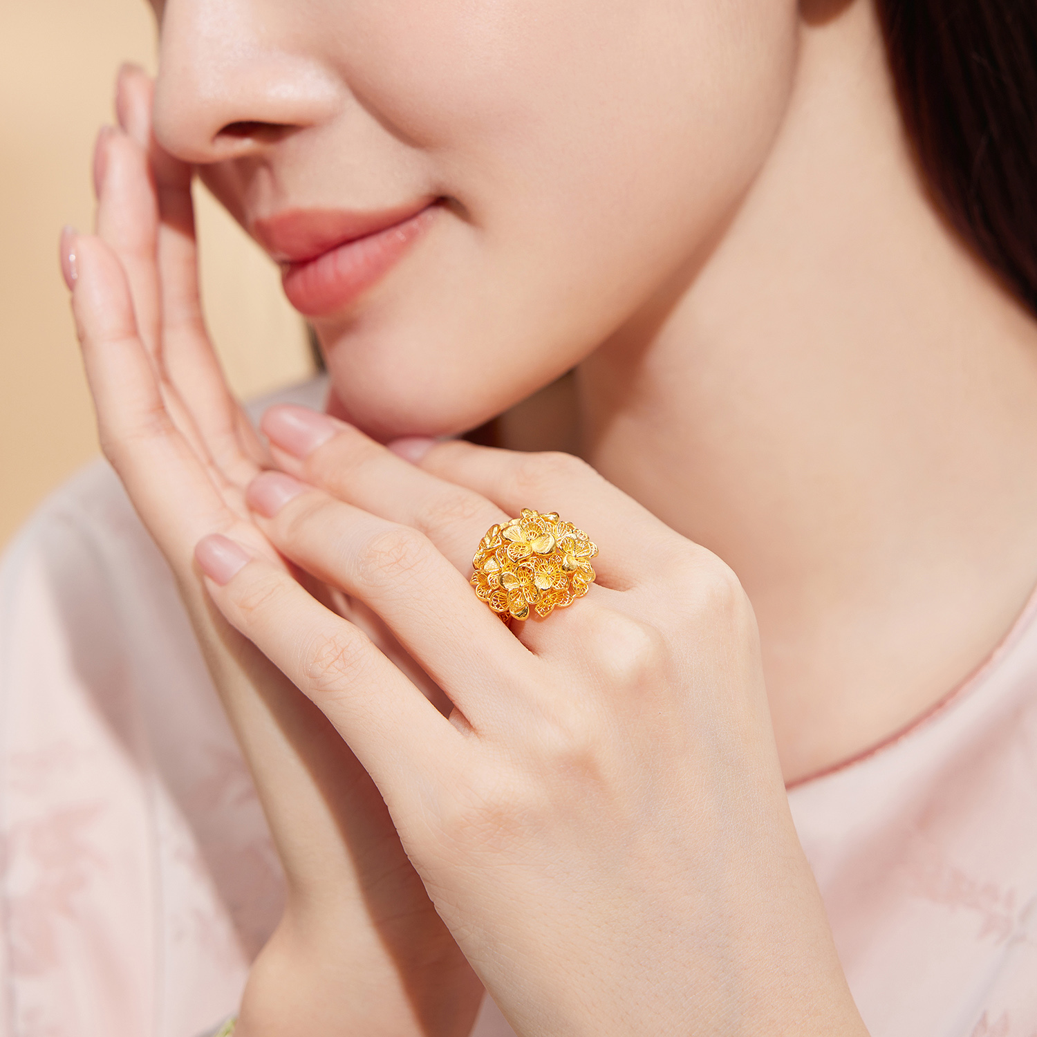 六福珠宝囍爱系列锦绣佳缘黄金戒指女金绣球花婚嫁礼计价020796RA【1V1直播看货】