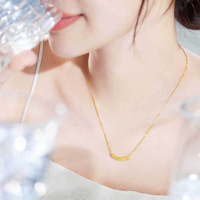 六福珠宝冰·钻微笑黄金项链女炫彩色足金锁骨链025265NA【联系客服补货】