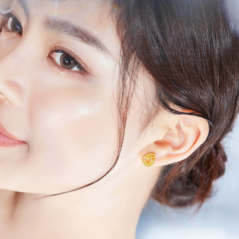 六福珠宝冰·钻水滴黄金耳钉女款炫彩色耳饰GJA0019DS