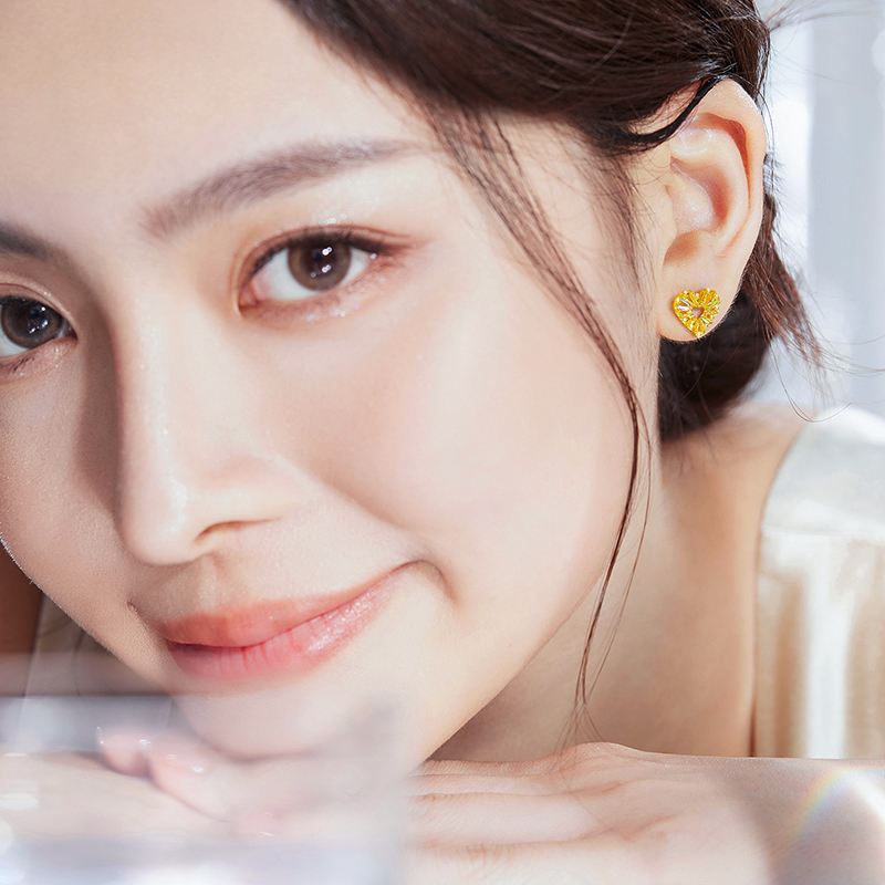 六福珠宝冰·钻甜心黄金耳钉女炫彩色爱心耳环足金耳饰GJA0023DS投票