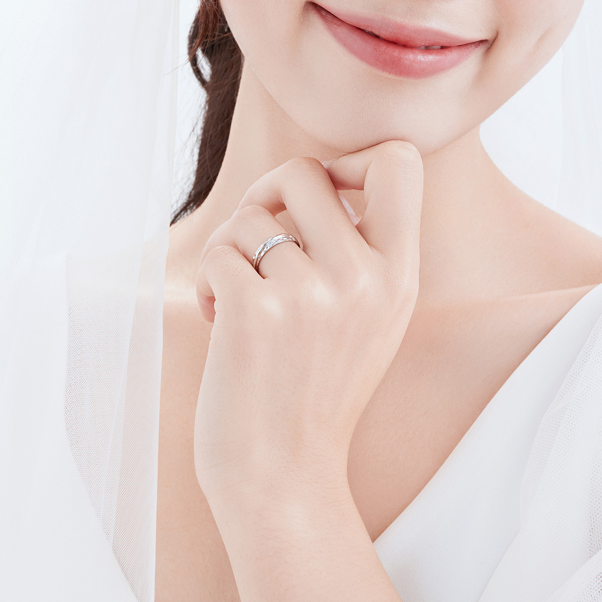 六福珠宝实心Pt950白金戒指女纯结锤纹铂金对戒婚嫁定价000594F1【联系客服补货】