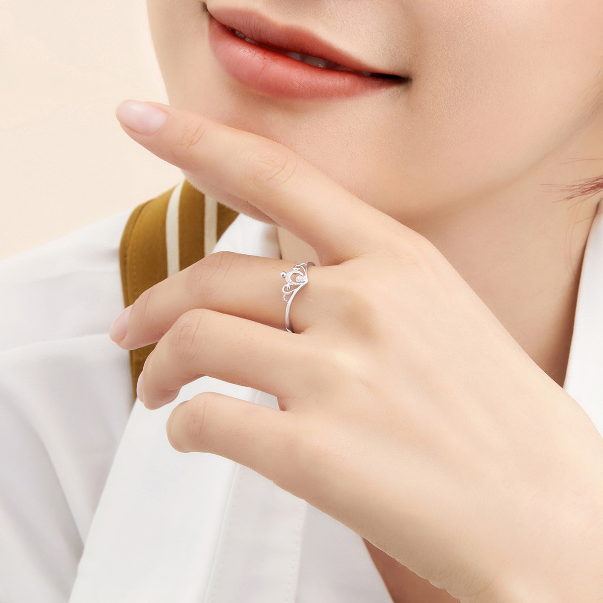 六福珠宝Pt950铂金戒指女皇冠白金订婚戒指活口计价HIPTBR0002