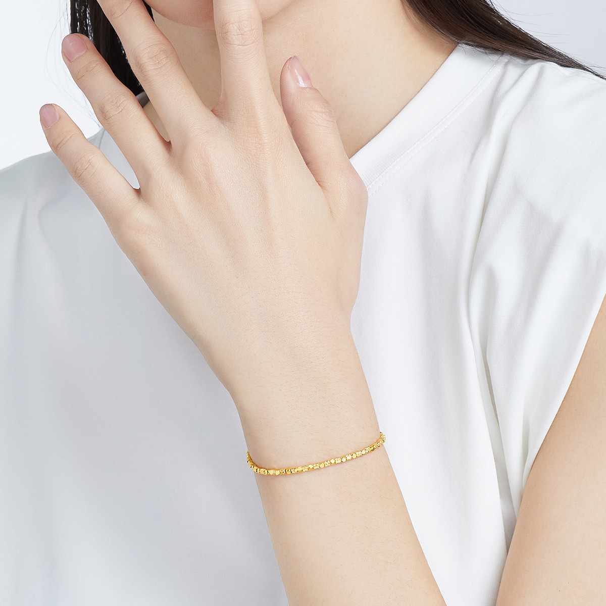 六福珠宝光面金珠18k金手链圆形车花珠彩金手链定价L19TBKB0028Y【预售联系客服咨询】