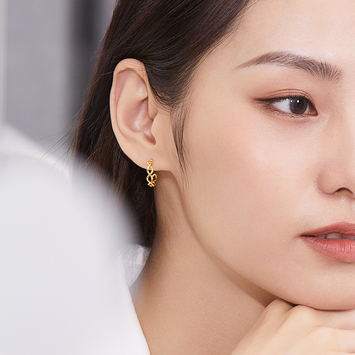 六福珠宝时尚18k金耳钉女百搭款彩金耳饰送礼定价L18TBKE0115Y