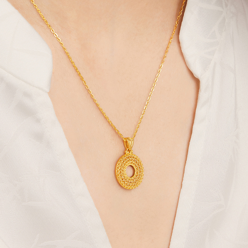 六福珠宝福满传家平安扣黄金吊坠女款镂空花丝挂坠计价B01G0003DS