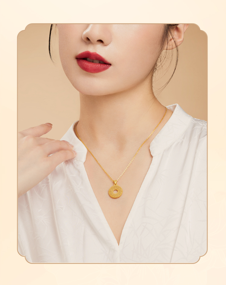 六福珠宝福满传家平安扣黄金吊坠女款镂空花丝挂坠计价B01G0003DS