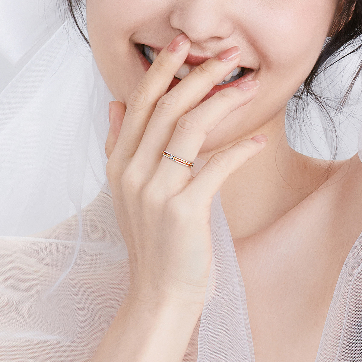 六福珠宝钻石戒指求婚18K金钻戒女结婚对戒情侣款定价N205【联系客服补货】