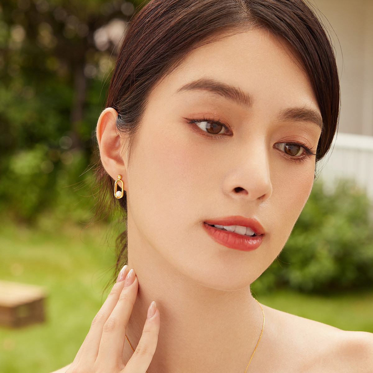 六福珠宝淡水珍珠耳钉耳环18k金简约女款钻石耳饰定价cMDSKE0066Y