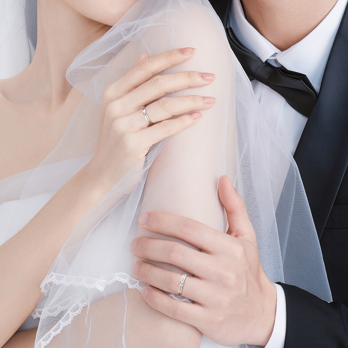 六福珠宝钻戒男简约时尚18K金钻石戒指闭口款结婚对戒定价N201