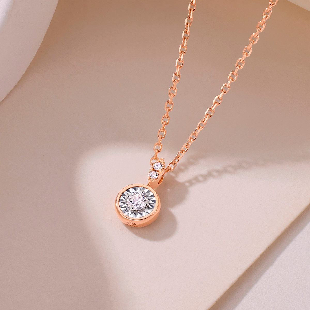 六福珠宝泡泡天然钻石项链女款18k金吊坠钻石首饰定价cMDSKN0102D【联系客服补货】