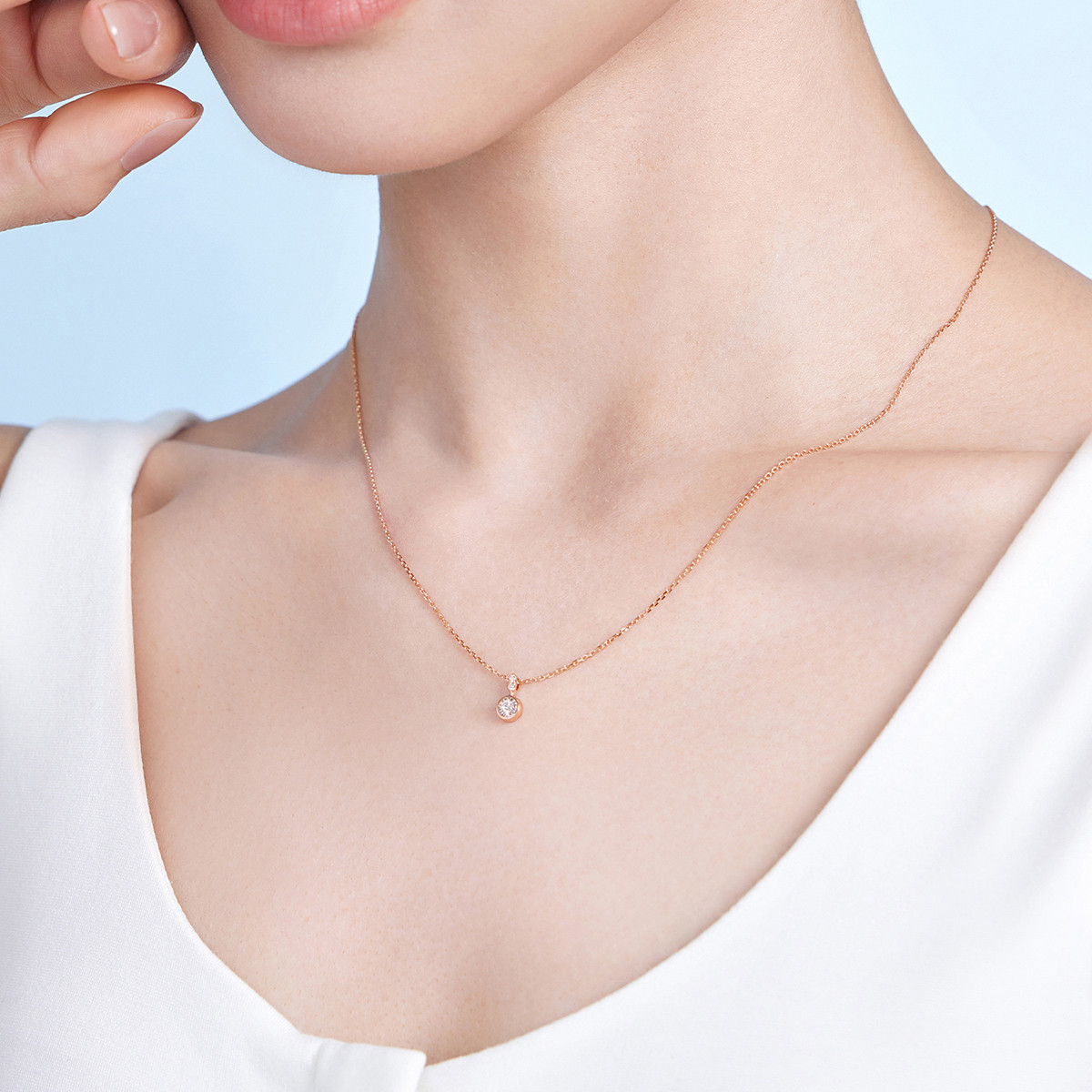 六福珠宝泡泡天然钻石项链女款18k金吊坠钻石首饰定价cMDSKN0102D【联系客服补货】