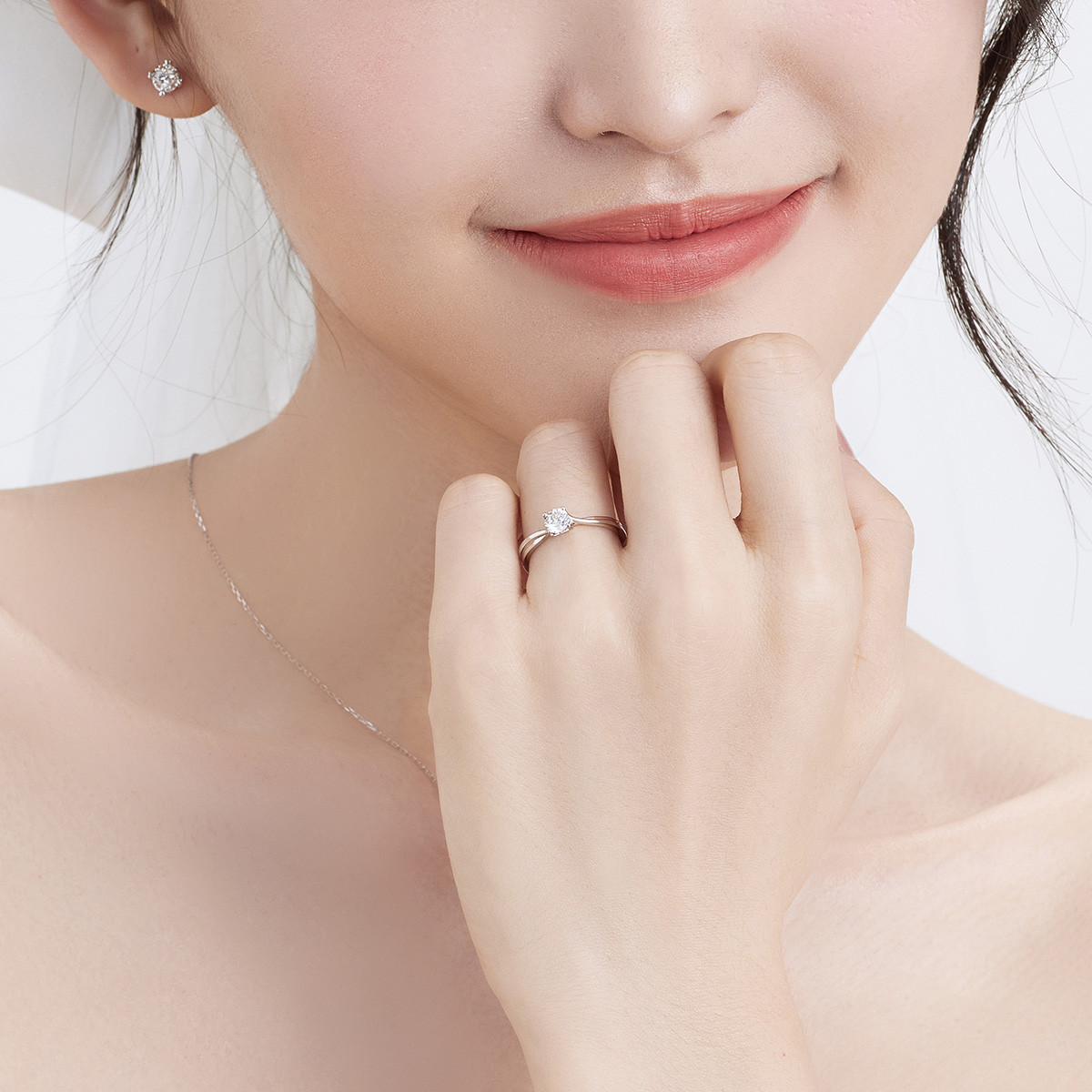  六福珠宝DiaPure纯钻18K金钻戒求婚天然钻石戒指女定价DP31972【联系客服补货】