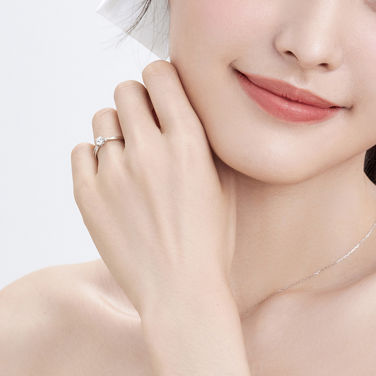  六福珠宝DiaPure纯钻18K金钻戒求婚天然钻石戒指女定价DP31972【联系客服补货】