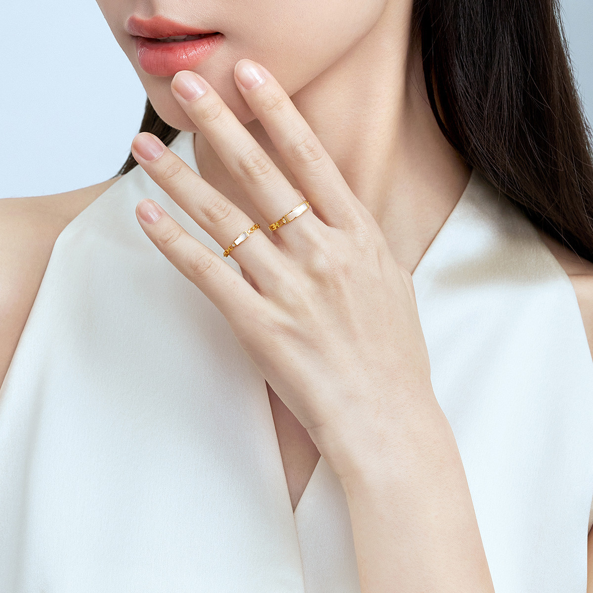 六福珠宝百搭白贝壳钻石戒指18k金闭口女戒定价cMDSKR0048Y