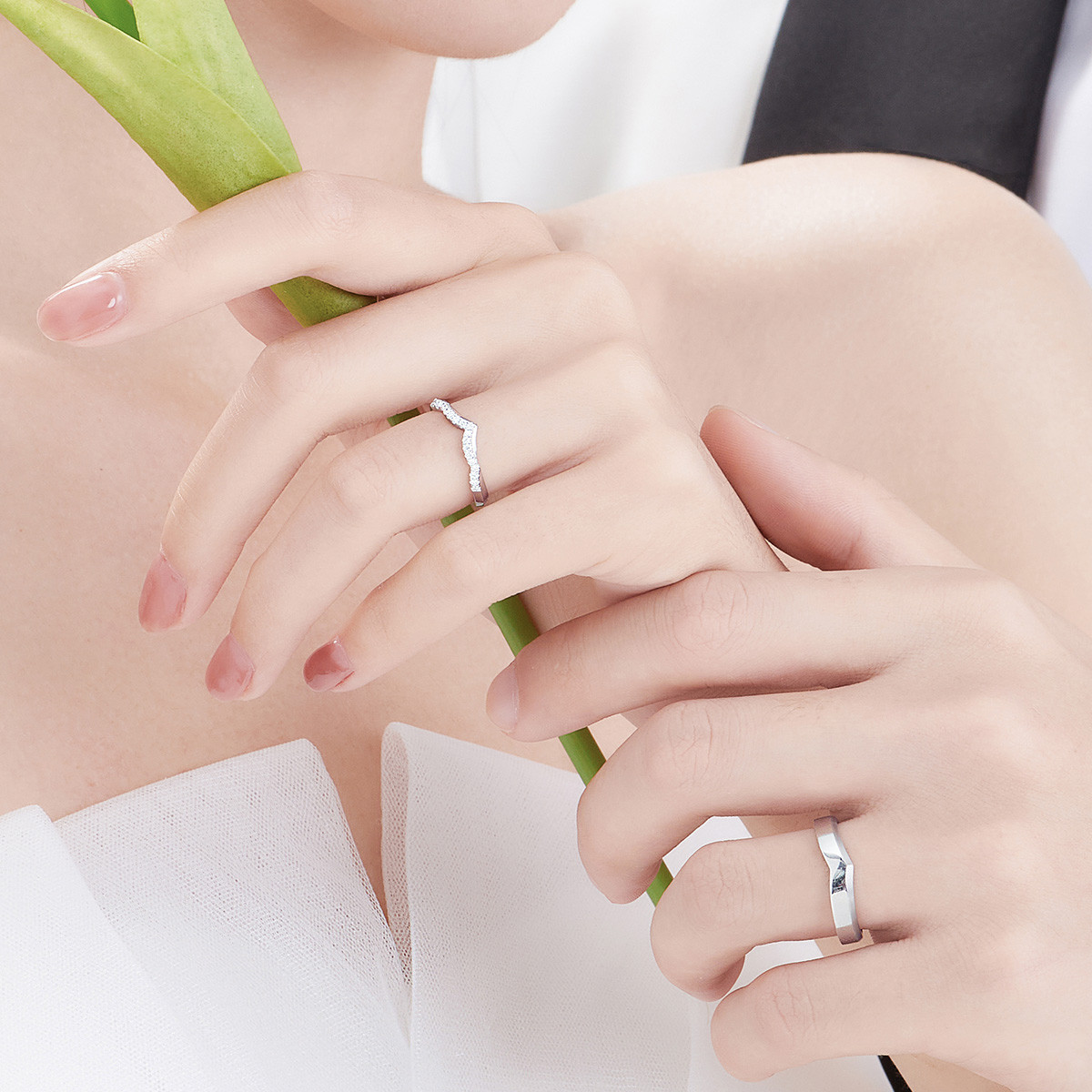 【秒杀】六福珠宝18K金戒指求婚情侣款男女结婚对戒定价WD31765【联系客服补货】【1V1直播看货】