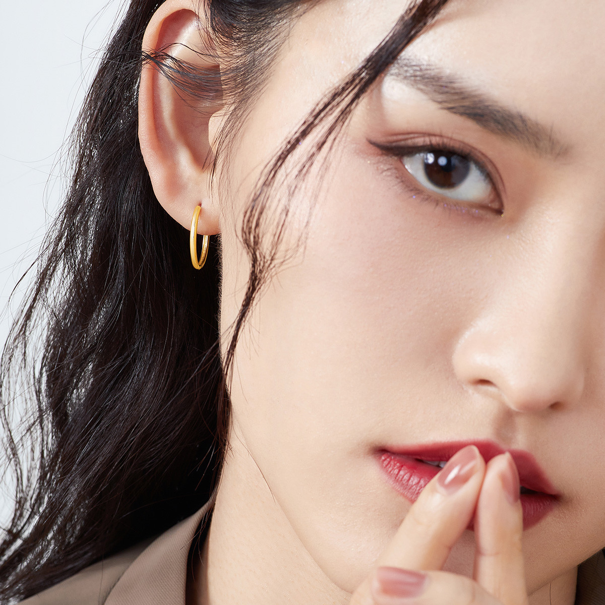 六福珠宝椭圆环马蹄形18k金耳环彩金单只女款定价L18TBKE0108Y【联系客服补货】