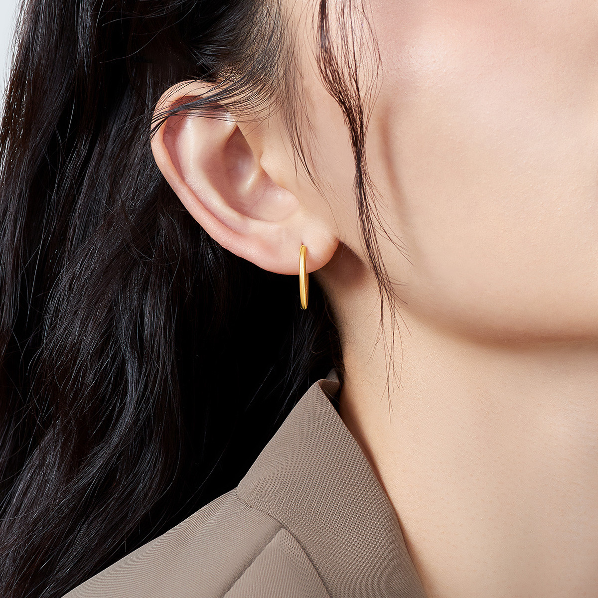 六福珠宝椭圆环马蹄形18k金耳环彩金单只女款定价L18TBKE0108Y【联系客服补货】