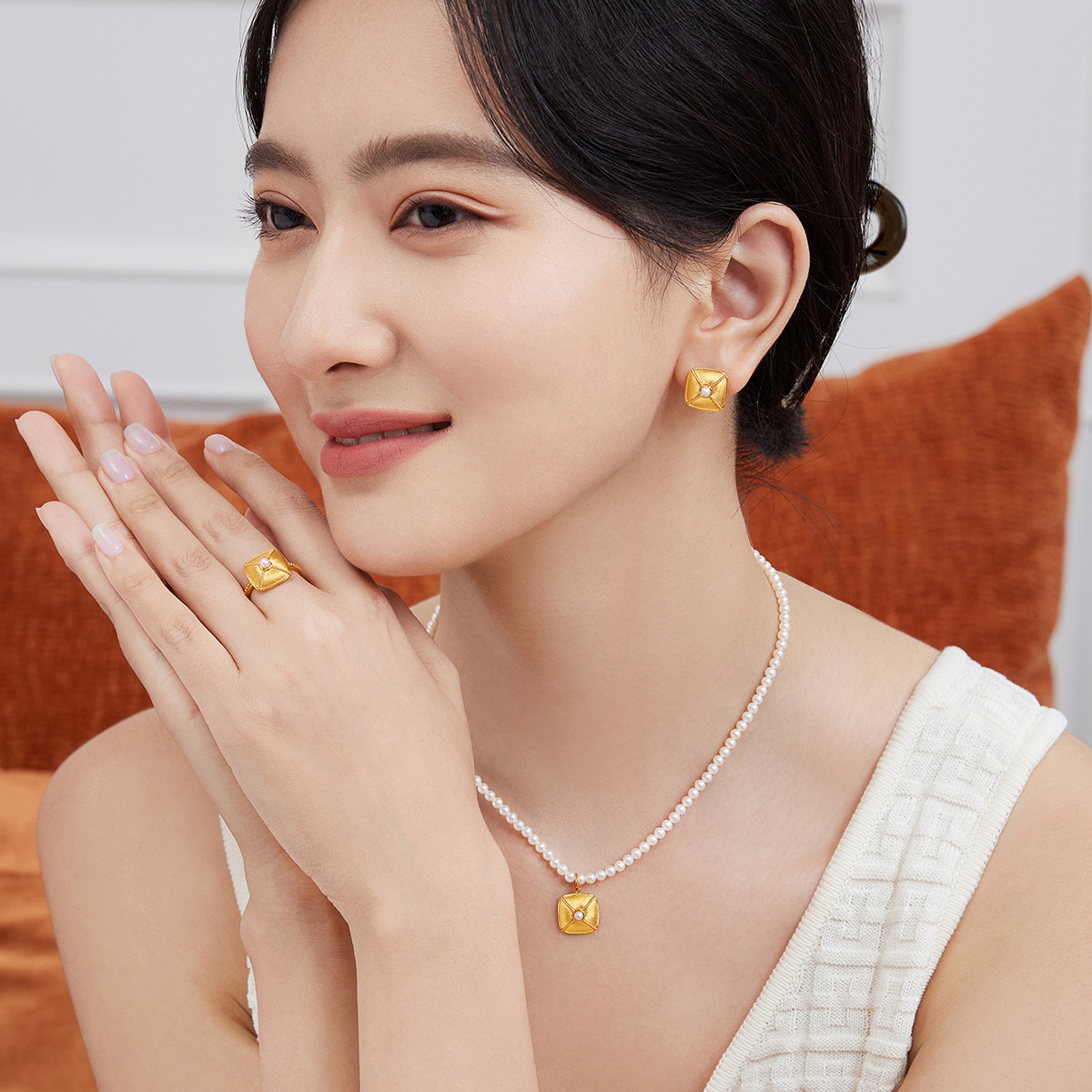 六福珠宝丝绸金小方包黄金戒指镶珍珠女足金开口计价L07TBGR0023【联系客服补货】