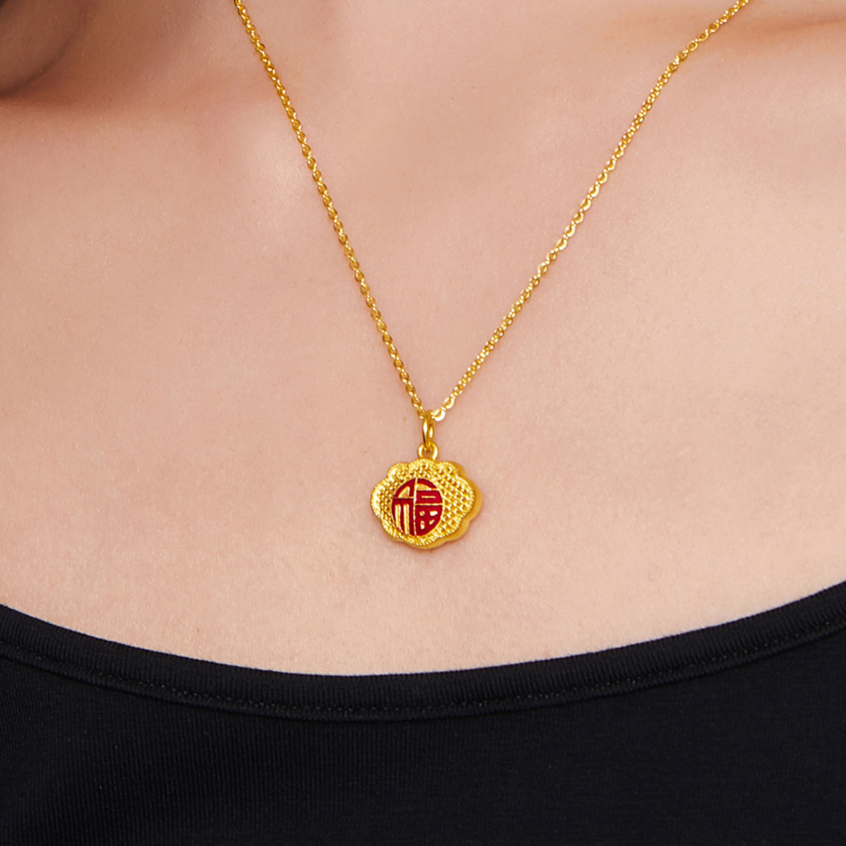 六福珠宝鸿福如意吊坠足金鎏彩工艺黄金吊坠女款计价HPGTBP0009