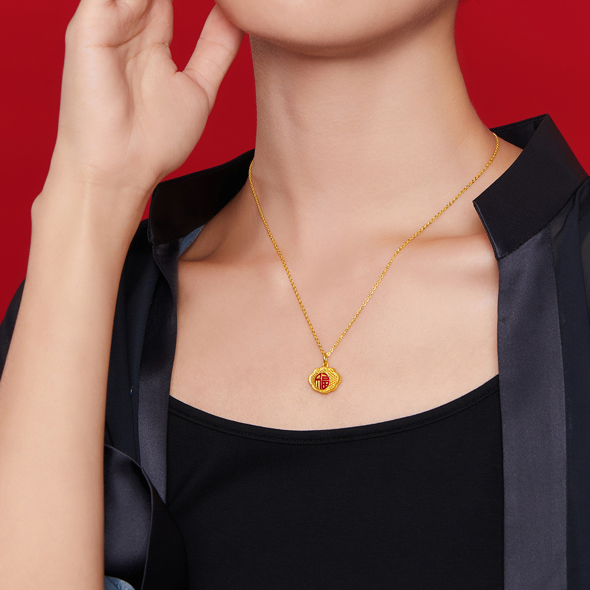 六福珠宝鸿福如意吊坠足金鎏彩工艺黄金吊坠女款计价HPGTBP0009