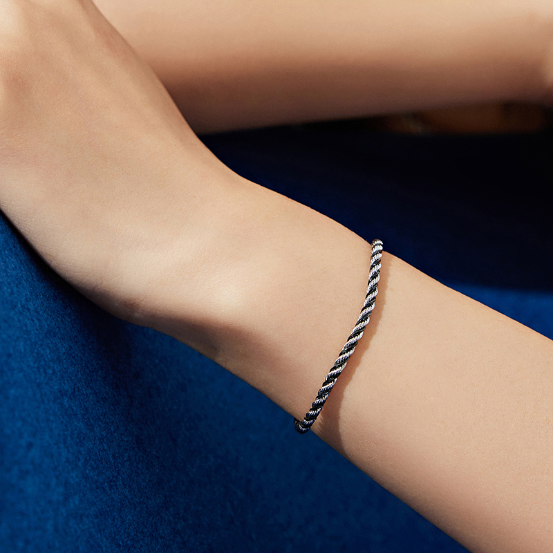 六福珠宝双色铂金手链铂950潮酷扭纹链电黑白金首饰计价GJP0006DS