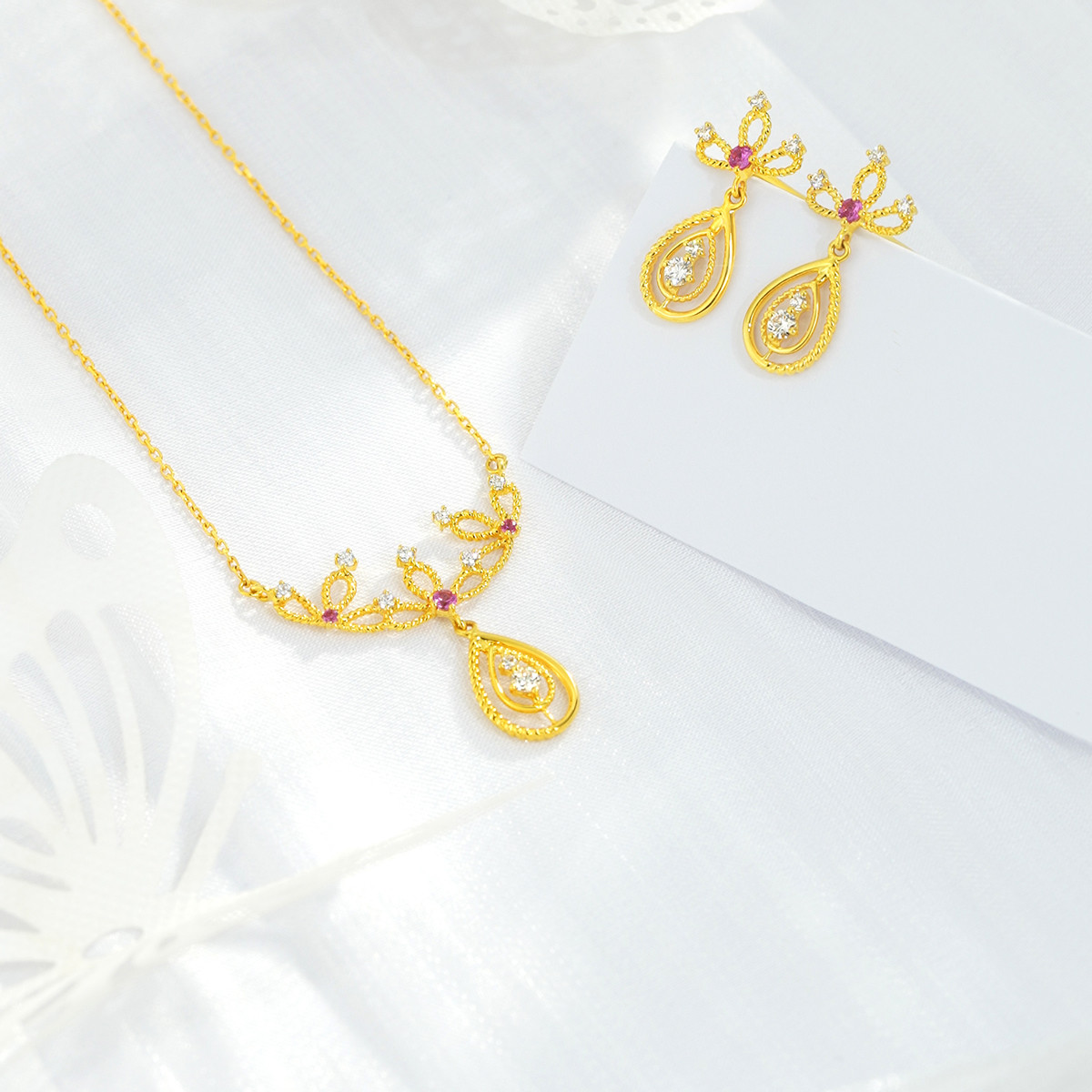 【秒杀】六福珠宝瑰丽公主耳坠18k金钻石耳钉蓝宝石耳环女cMDSKE0057Y